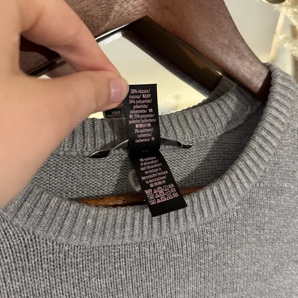 Victoria’s Secret ANGEL Gray Knit Long Sleeve Sweater Y2K Cozy Logo Pullover - Picture 4 of 7